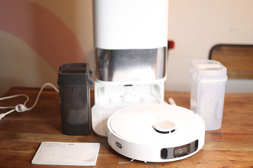 Весь комплект поставки Dreame L10s Ultra.